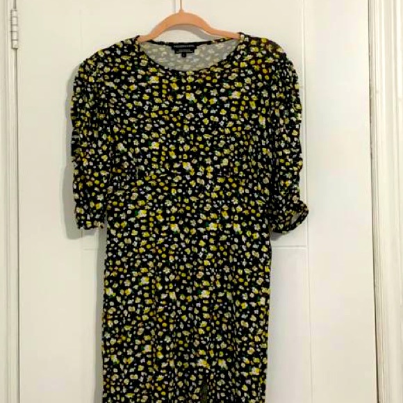 Gorgeous yellow floral dress - see pictures for floral pattern - Picture 1 of 4